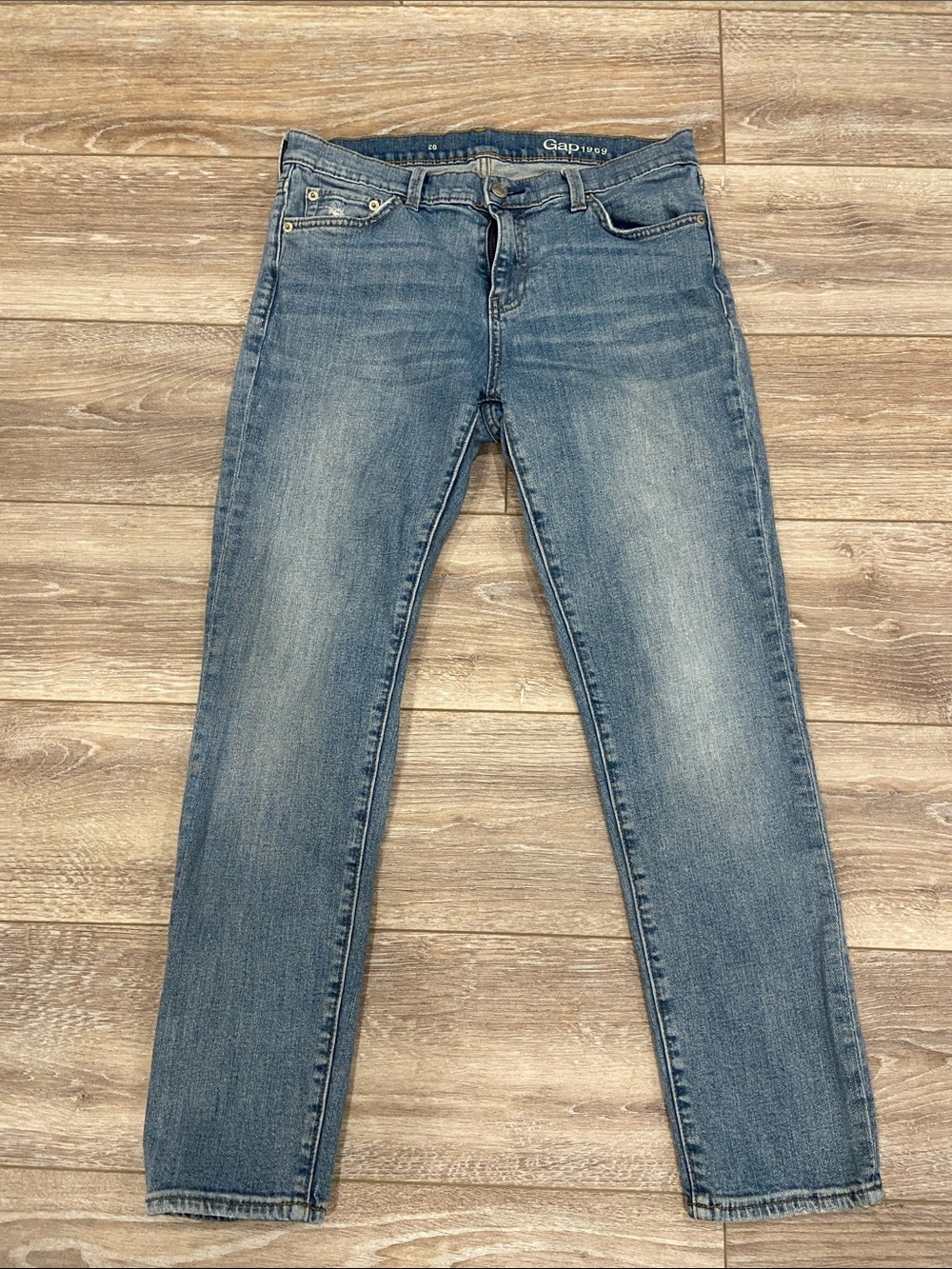GAP Slim Straight Women’s Jeans in Washed Blue